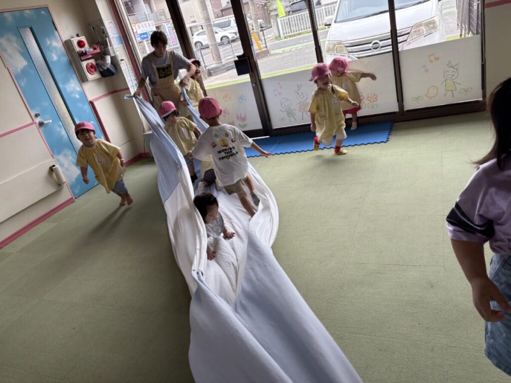 シーツ遊び